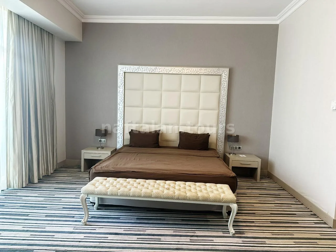 Двухместный номер Junior Suite в Gashalti с белым изголовьем