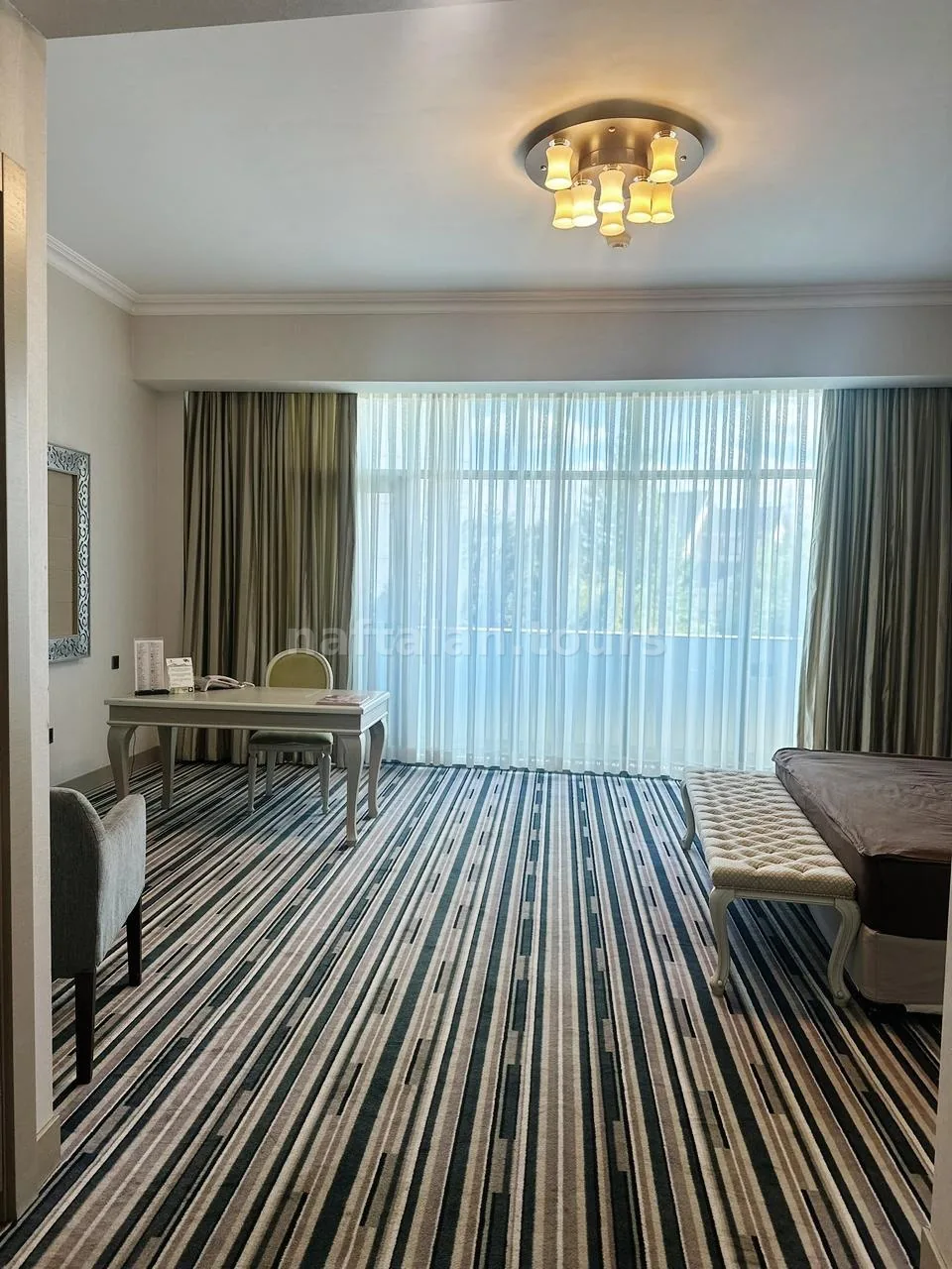 Просторный люкс Deluxe Suite Gashalti с гостиной зоной