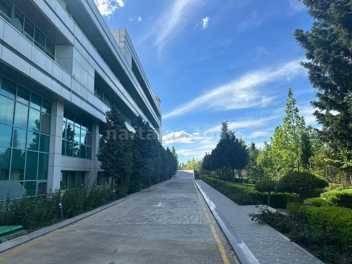 Боковая дорожка вдоль здания Gashalti Health Hotel
